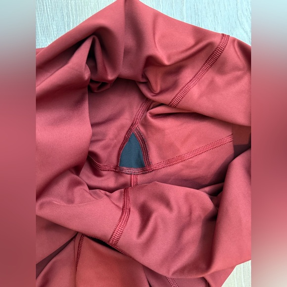 Alo Yoga High-Waist Airlift Full Length Leggings in Black Cherry Medium - Picture 10 of 12